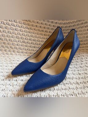 MICHAEL KORS Flex Mid Electric Blue Leather Pointed Toe  2.5” Heel Pumps Size 8M